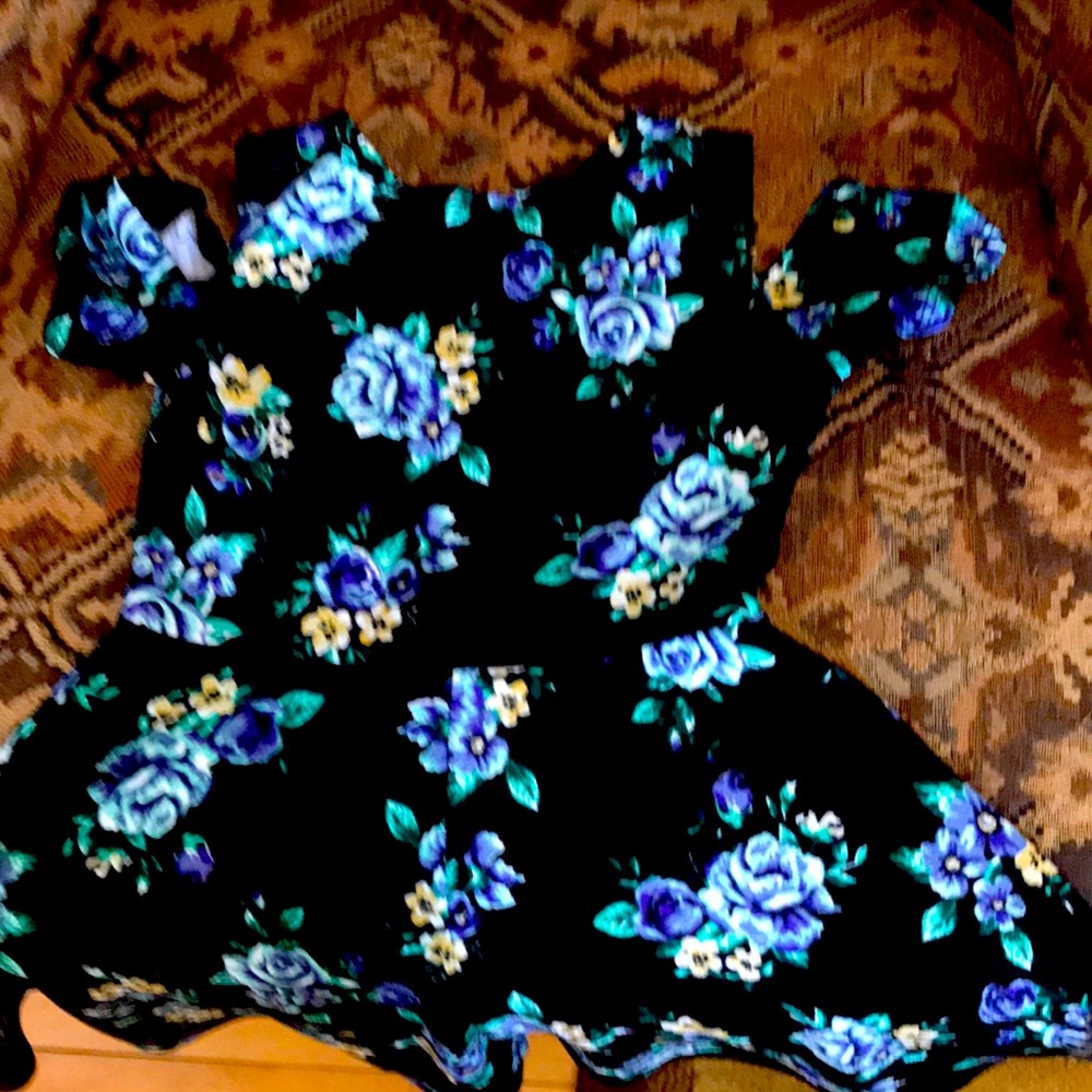 Selling this flower dress